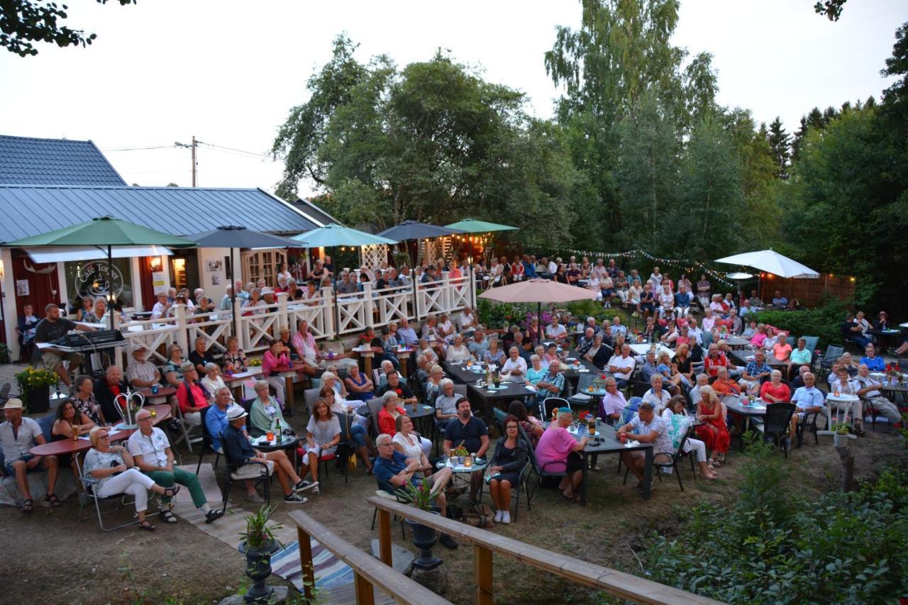 Cafe Torpet B&B Skepplanda Exterior foto
